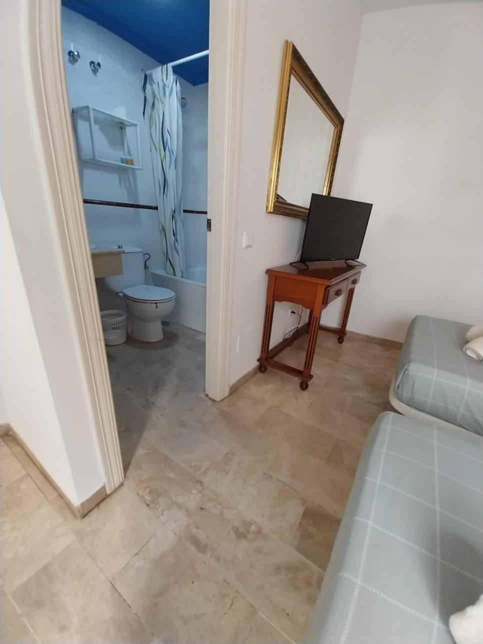 Hostal Montys 内尔哈 外观 照片