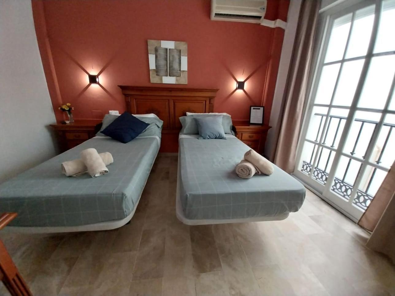 Hostal Montys 内尔哈 外观 照片