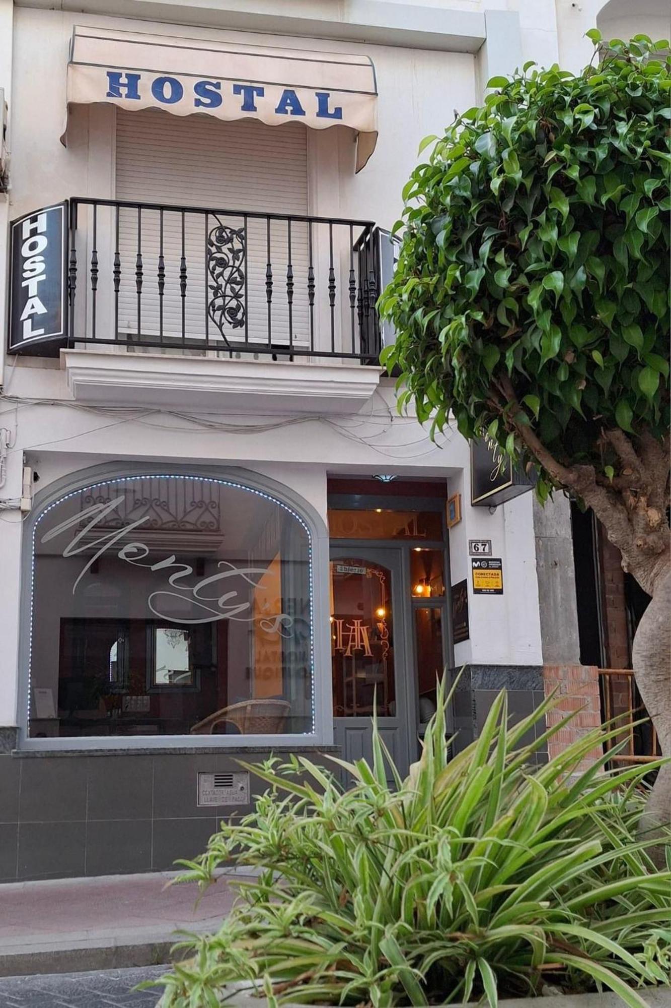 Hostal Montys 内尔哈 外观 照片