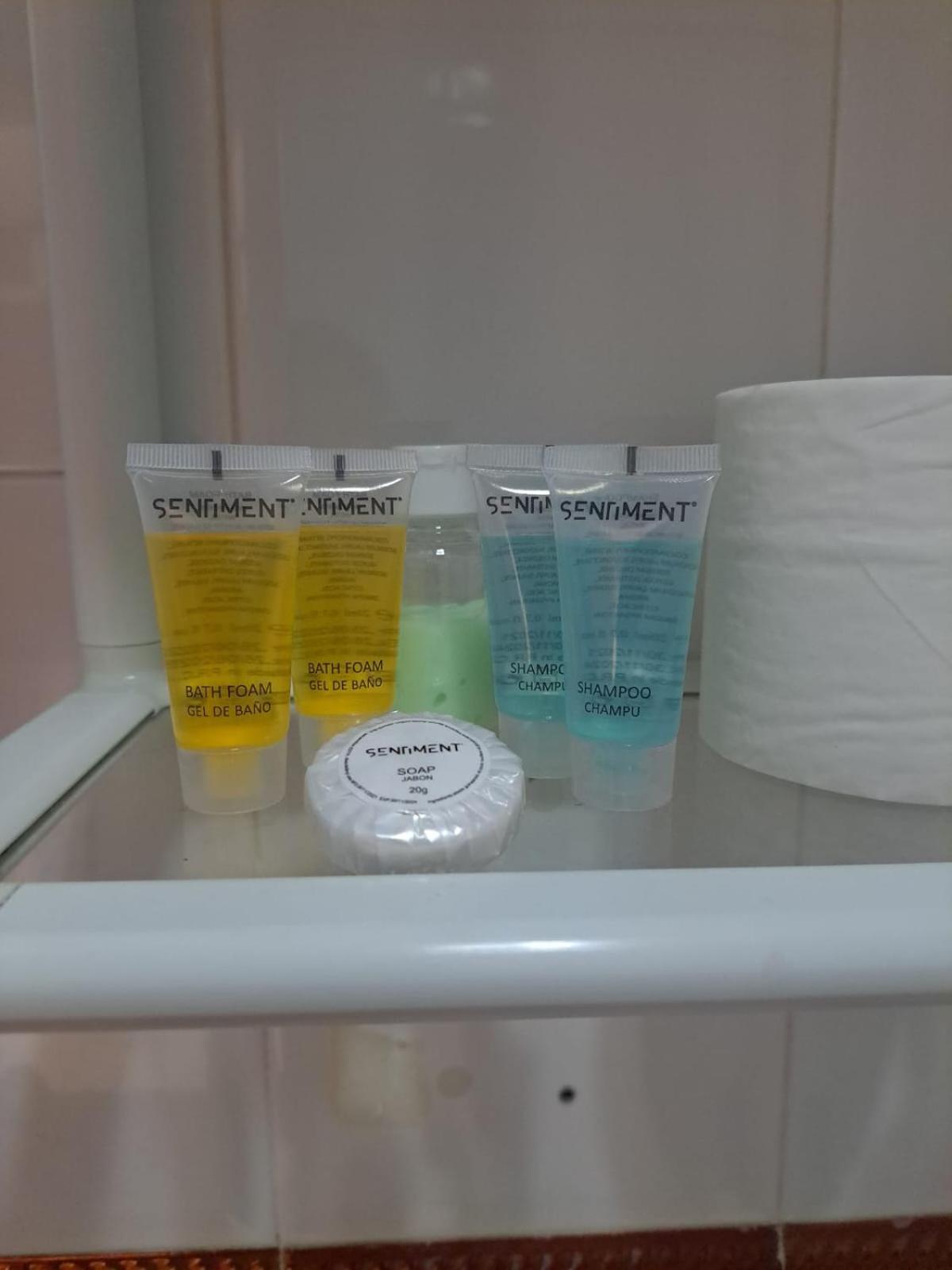 Hostal Montys 内尔哈 外观 照片