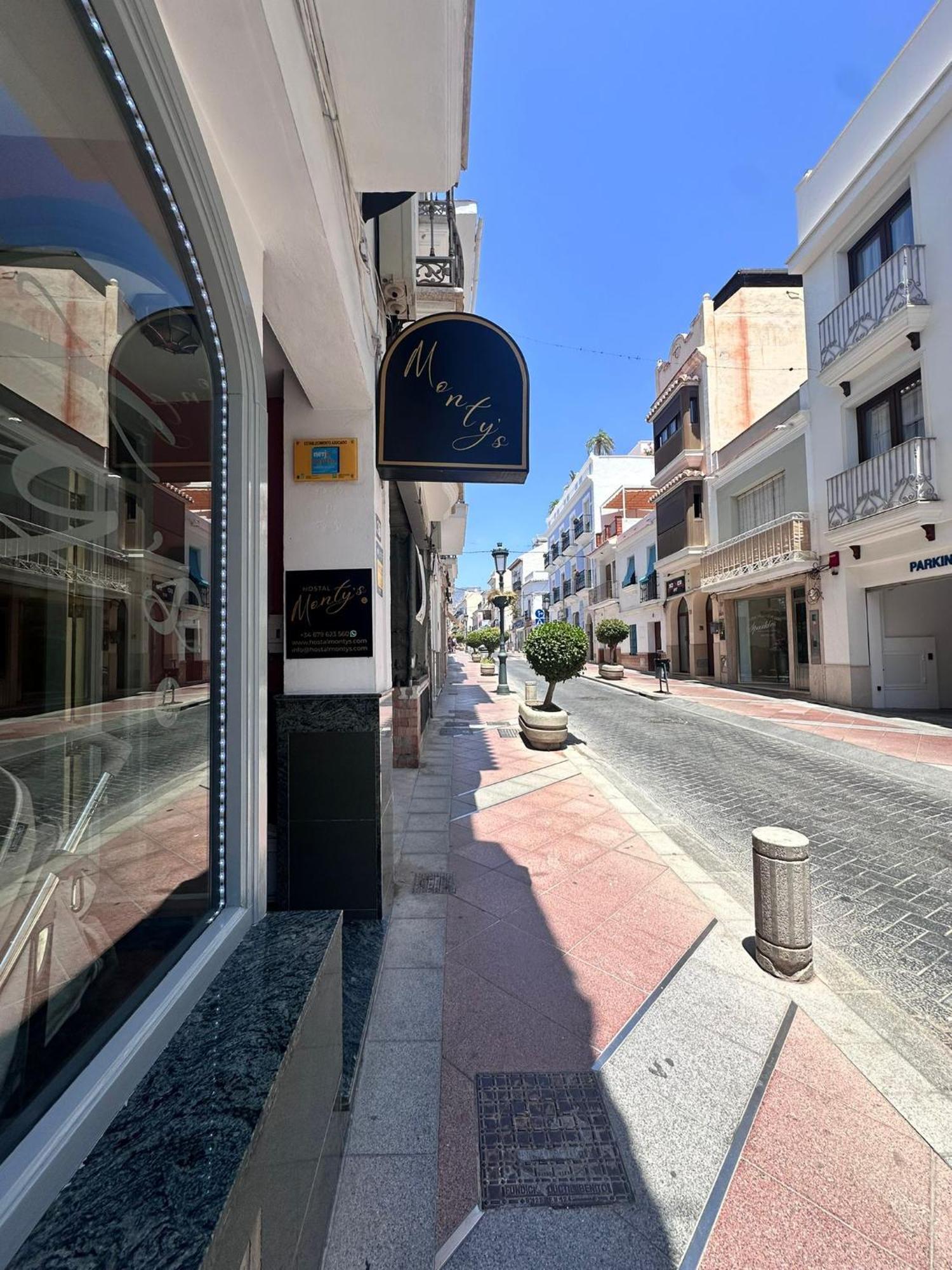 Hostal Montys 内尔哈 外观 照片