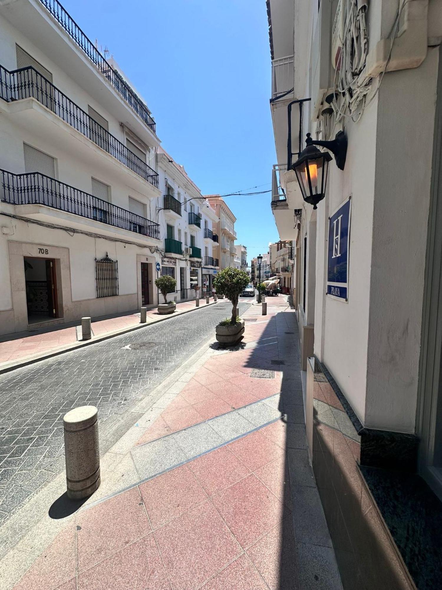 Hostal Montys 内尔哈 外观 照片