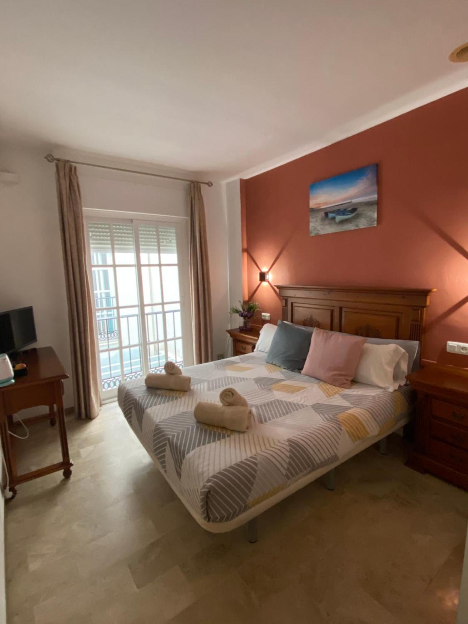 Hostal Montys 内尔哈 外观 照片