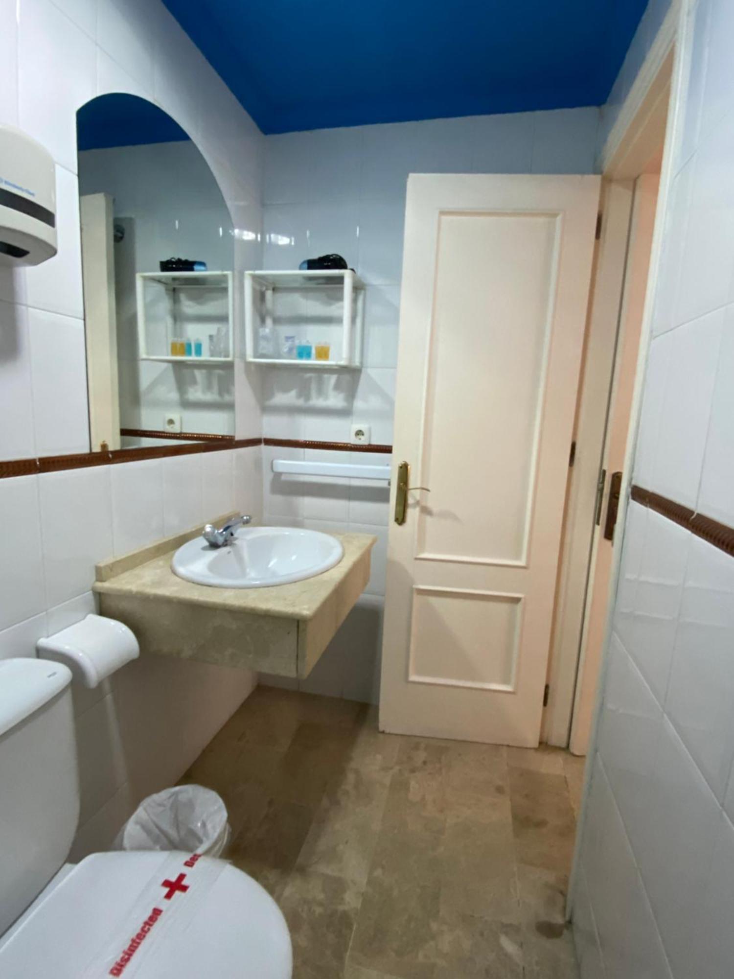 Hostal Montys 内尔哈 外观 照片