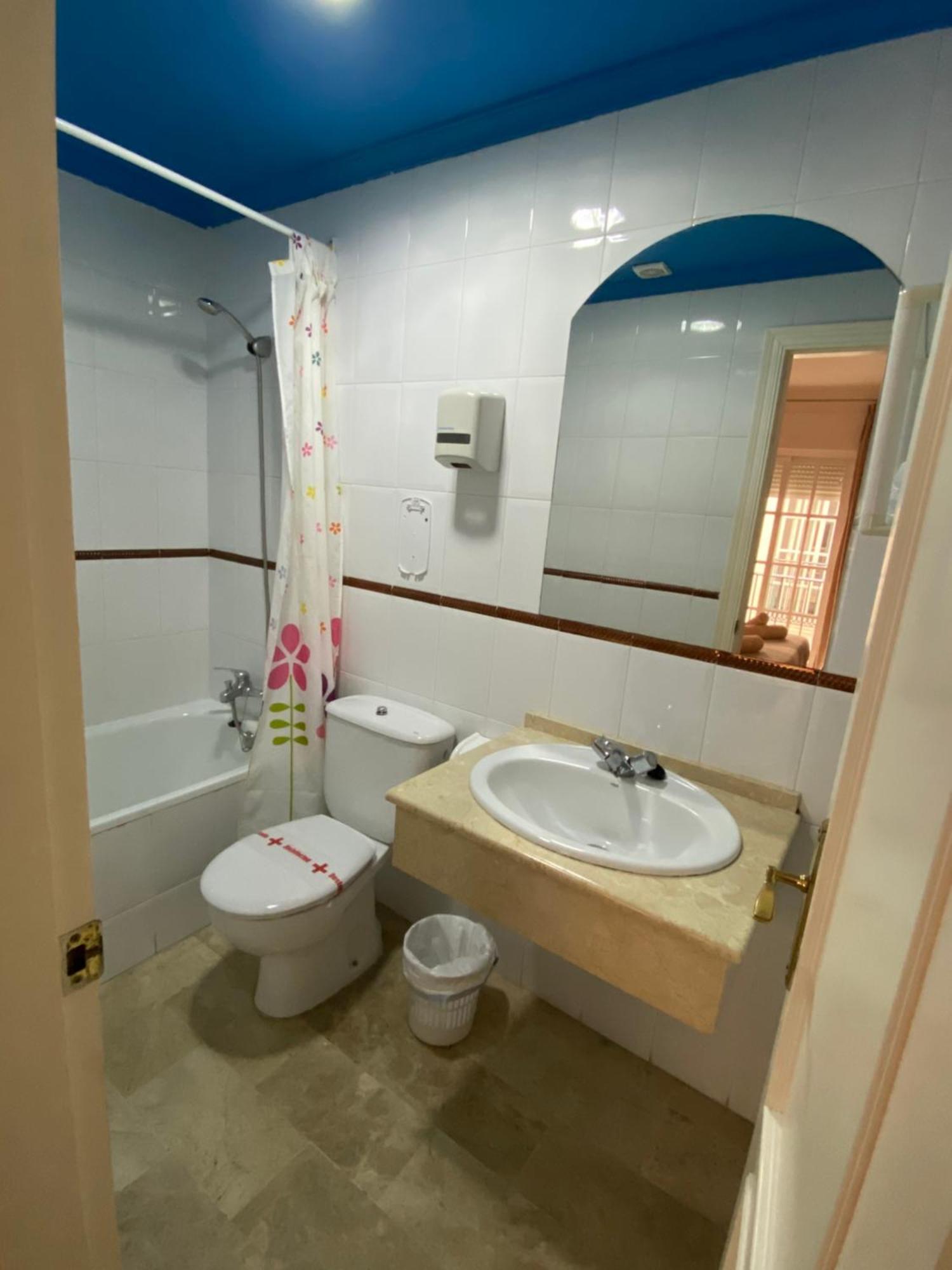 Hostal Montys 内尔哈 外观 照片